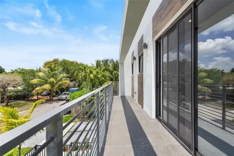 724 SW 8th Way Fort Lauderdale FL 33315