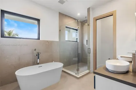 724 SW 8th Way Fort Lauderdale FL 33315