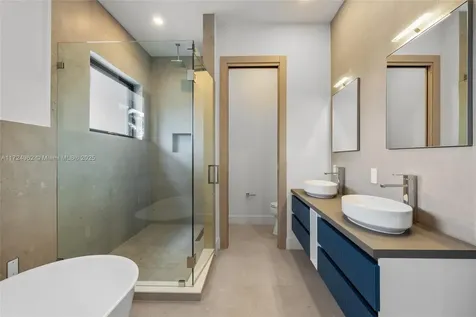 724 SW 8th Way Fort Lauderdale FL 33315