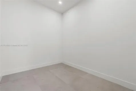 724 SW 8th Way Fort Lauderdale FL 33315