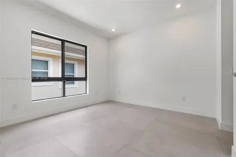 724 SW 8th Way Fort Lauderdale FL 33315