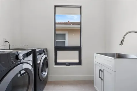 724 SW 8th Way Fort Lauderdale FL 33315