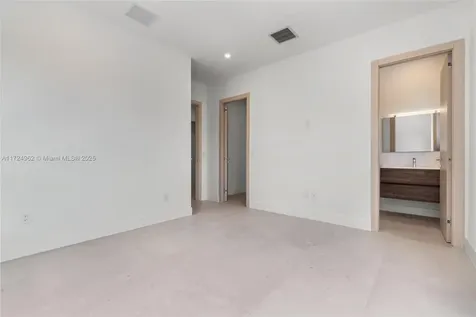 724 SW 8th Way Fort Lauderdale FL 33315