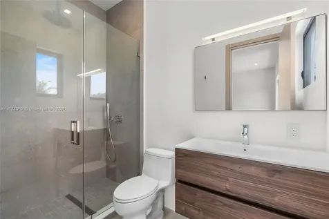 724 SW 8th Way Fort Lauderdale FL 33315