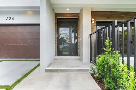 724 SW 8th Way Fort Lauderdale FL 33315