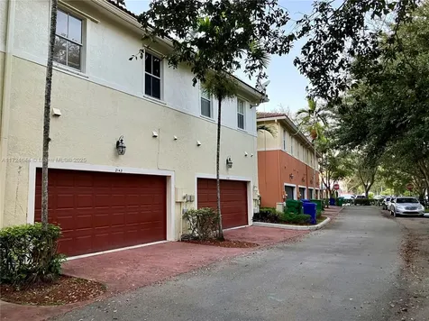 2143 SW 99th Way Miramar FL 33025