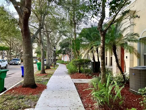 2143 SW 99th Way Miramar FL 33025