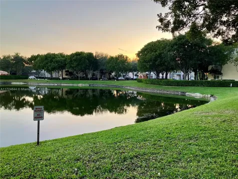 2143 SW 99th Way Miramar FL 33025