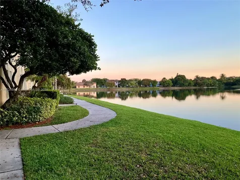 2143 SW 99th Way Miramar FL 33025
