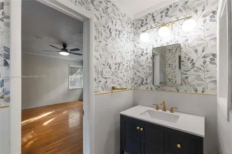 1659 Washington Street Hollywood FL 33020