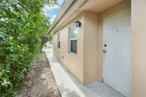 219 NW 7th Court Hallandale Beach FL 33009