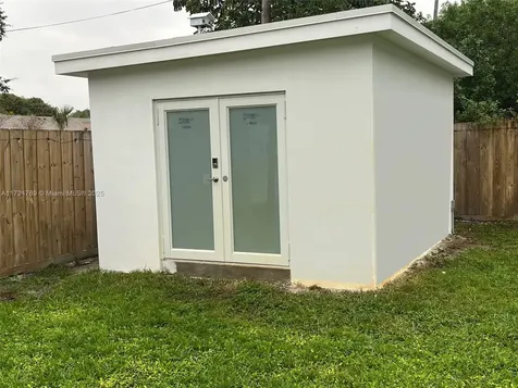 1600 N 56th Avenue Hollywood FL 33021