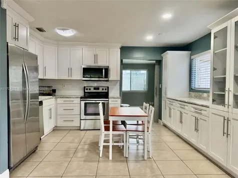 2410 N 59th Terrace Hollywood FL 33021