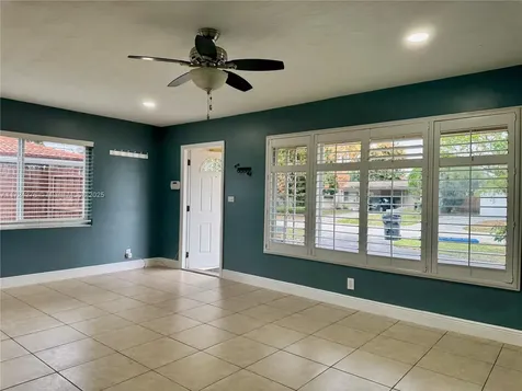 2410 N 59th Terrace Hollywood FL 33021