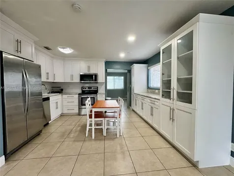 2410 N 59th Terrace Hollywood FL 33021