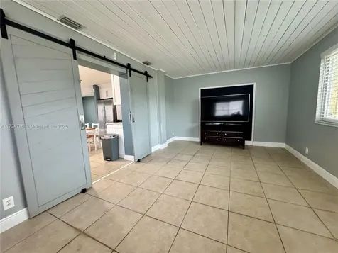 2410 N 59th Terrace Hollywood FL 33021