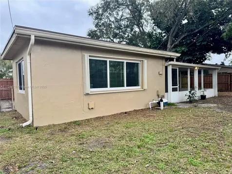 2410 N 59th Terrace Hollywood FL 33021