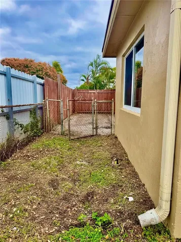 2410 N 59th Terrace Hollywood FL 33021