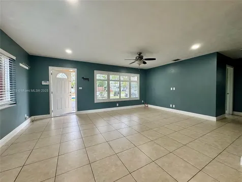 2410 N 59th Terrace Hollywood FL 33021