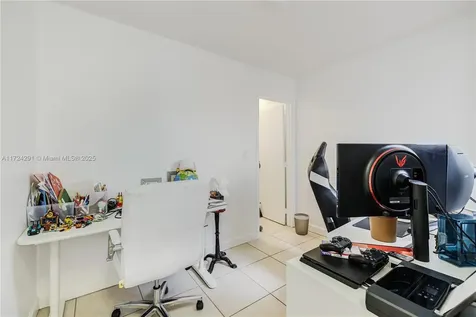 1394 W Harbor View Hollywood FL 33019