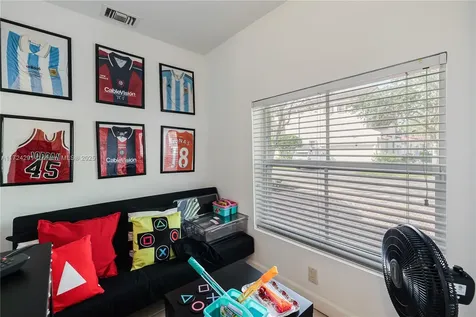 1394 W Harbor View Hollywood FL 33019