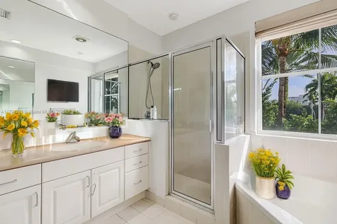 1394 W Harbor View Hollywood FL 33019