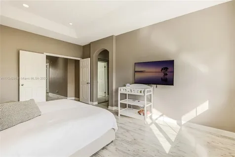 1394 W Harbor View Hollywood FL 33019