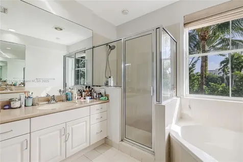 1394 W Harbor View Hollywood FL 33019