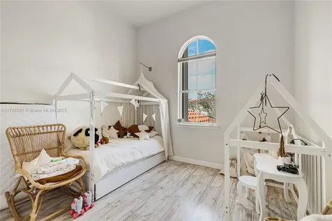 1394 W Harbor View Hollywood FL 33019