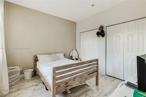 1394 W Harbor View Hollywood FL 33019