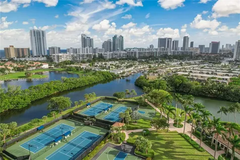 1394 W Harbor View Hollywood FL 33019
