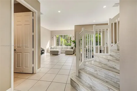 1394 W Harbor View Hollywood FL 33019