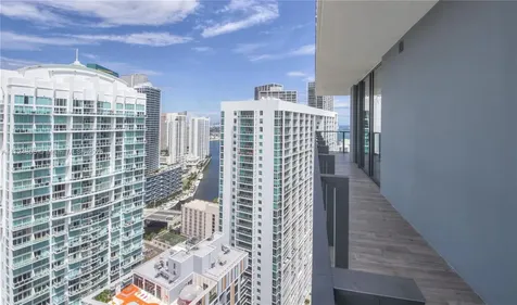 68 SE 6th Street Miami FL 33131