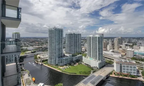 68 SE 6th Street Miami FL 33131