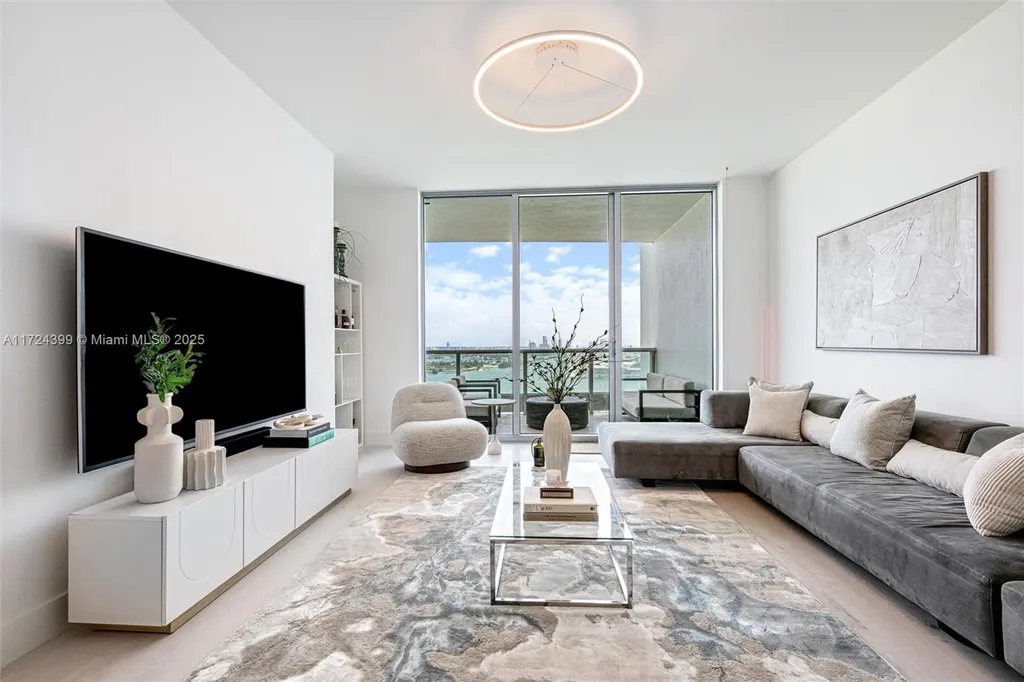 900 Biscayne Boulevard Miami FL 33132