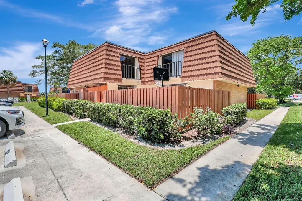 238 Charter Way West Palm Beach FL 33407