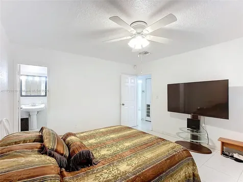 6610 Roosevelt Street Hollywood FL 33024