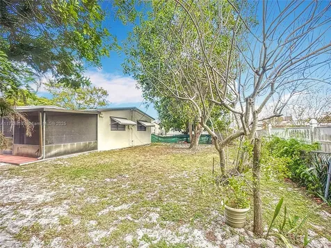 6610 Roosevelt Street Hollywood FL 33024