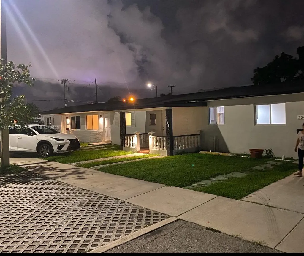 2240 NW 18th Street Miami FL 33125