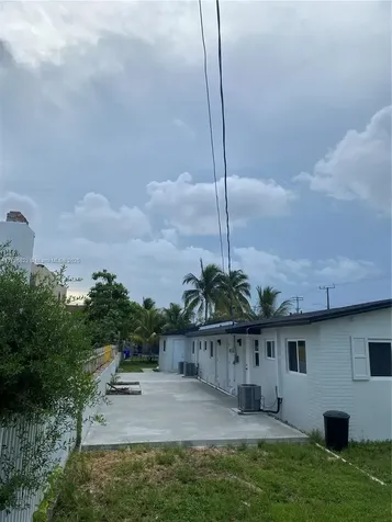 2240 NW 18th Street Miami FL 33125