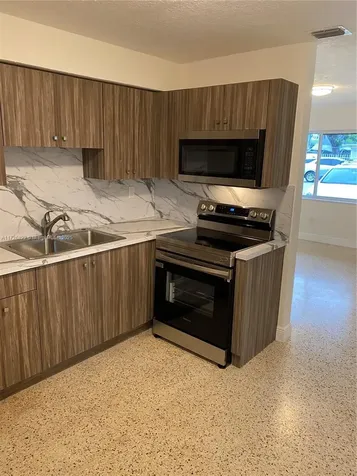 2240 NW 18th Street Miami FL 33125
