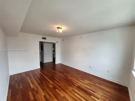 31 SE 5th Street Miami FL 33131