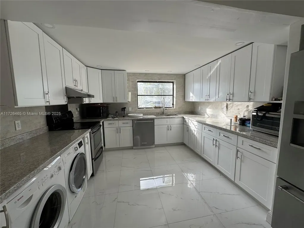 2454 Tortugas Lane Fort Lauderdale FL 33312