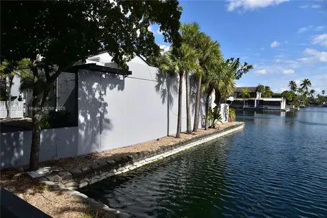 16501 Fox Den Court Miami Lakes FL 33014