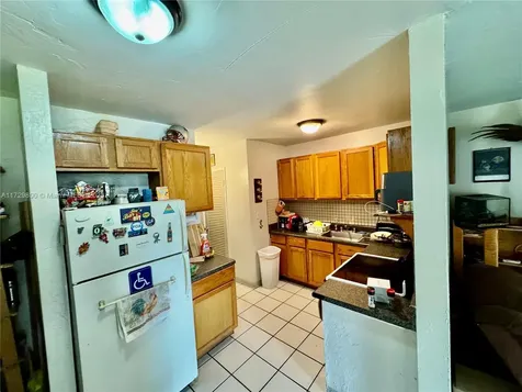 883 NE 39th Street Oakland Park FL 33334