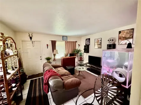 883 NE 39th Street Oakland Park FL 33334