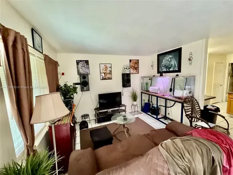 883 NE 39th Street Oakland Park FL 33334