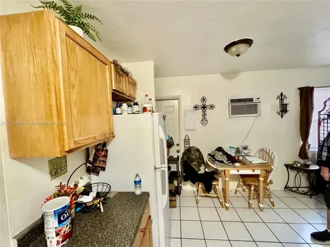 883 NE 39th Street Oakland Park FL 33334