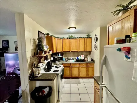 883 NE 39th Street Oakland Park FL 33334
