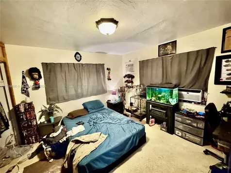 883 NE 39th Street Oakland Park FL 33334